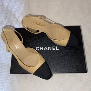 CHANEL Goatskin Grosgrain Cap Toe CC Slingback Pumps 41 Beige Black